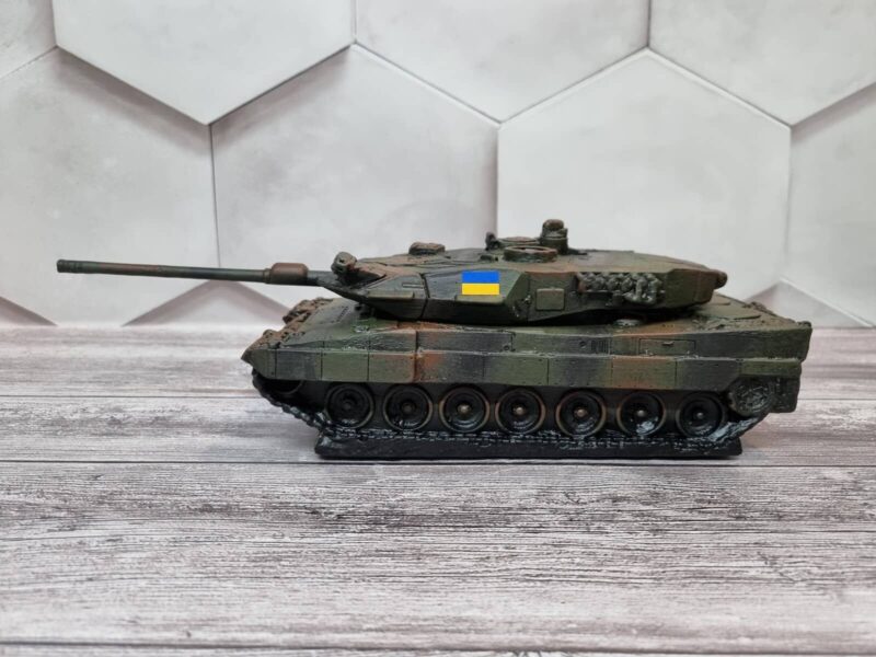 Сувеніри з України - статуетка Leopard 2A6-1